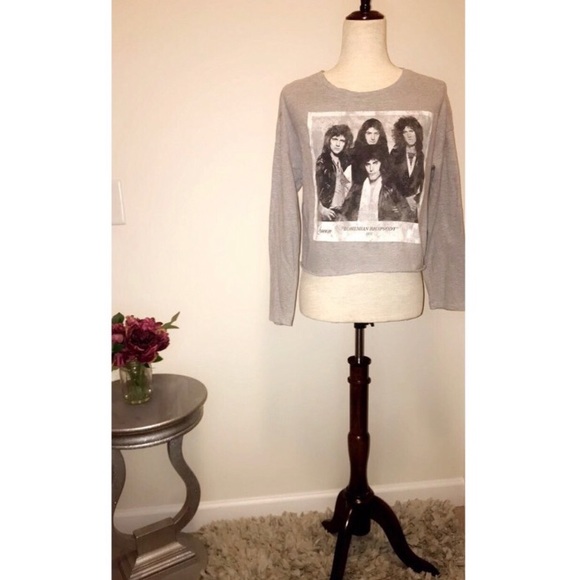 Tops - QUEEN  crew neck grey band tee